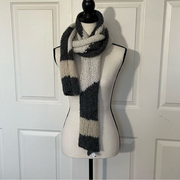 Gap Hand Knit Acrylic Wool Nylon Alpaca Blend Winter Scarf, Charcoal & Cream - Picture 1 of 6